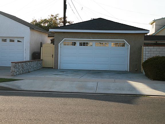 Detached 2 Car Garage