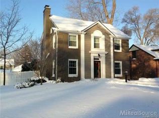 26611 Huntington Rd, Huntington Woods, MI 48070