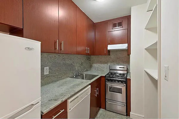 Rented by Douglas Elliman | media 22