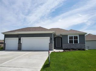 520 SE Colonial Dr, Blue Springs, MO 64014