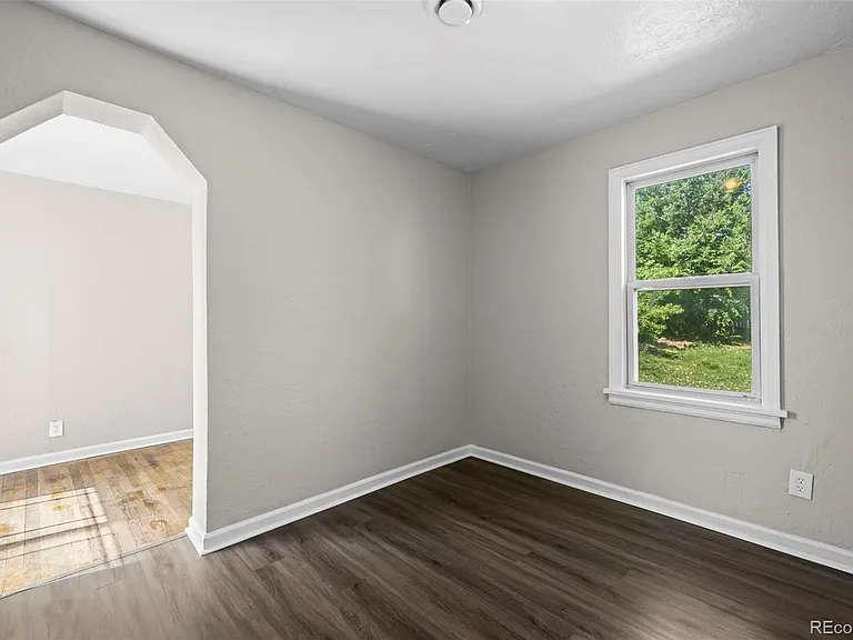 1545 Xanthia St — Photo 11
