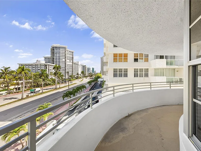 5555 Collins Ave #4B — Photo 14