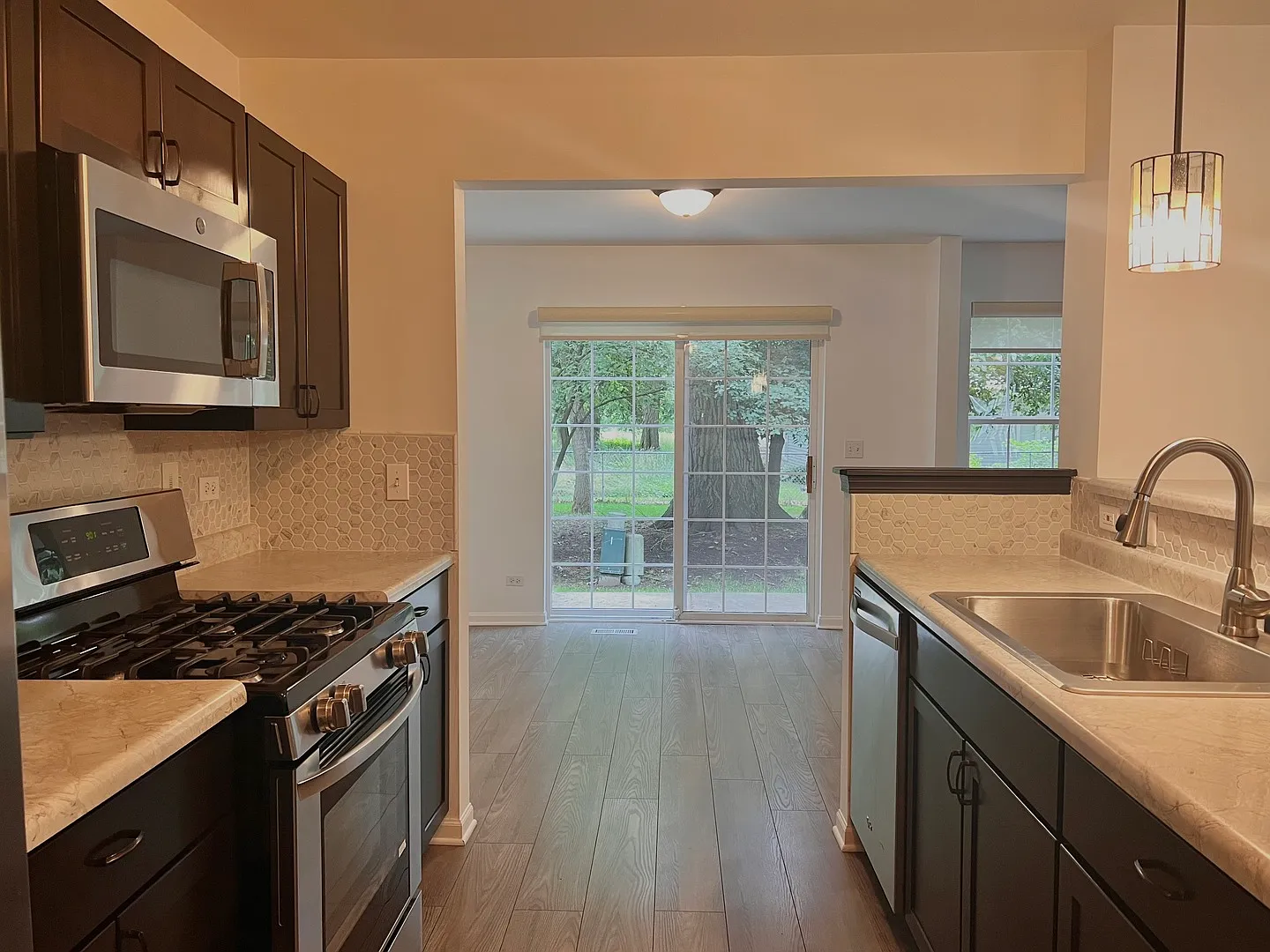 3 bed, 2.5 bath, 1668 sqft, $2,525 — Photo 4