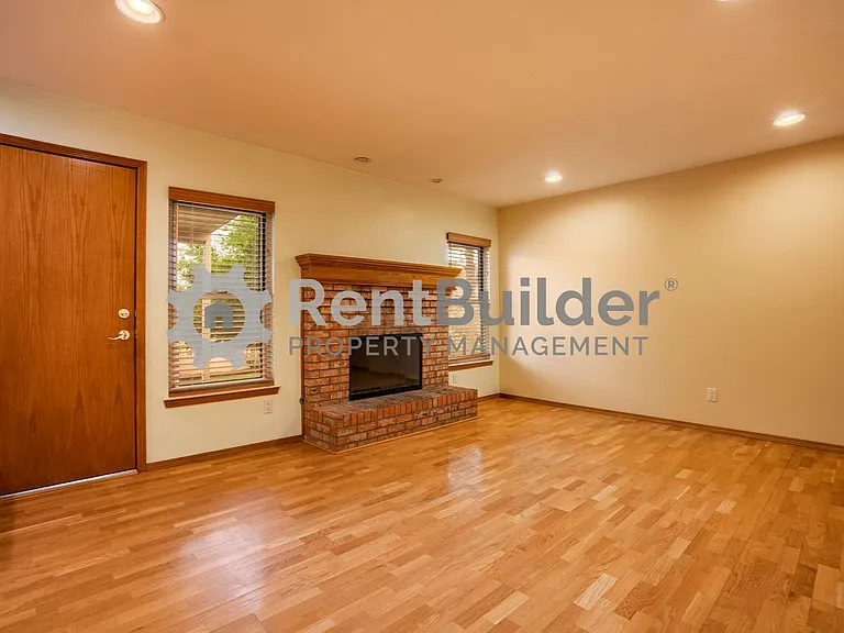 7617 Union St NE — Photo 15