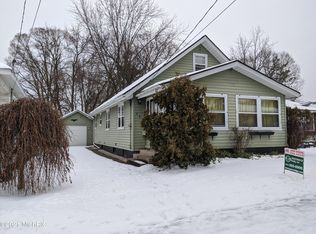 775 Eleanor St NE, Grand Rapids, MI 49505