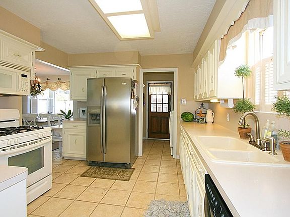 5th image of 15811 Longvale Dr