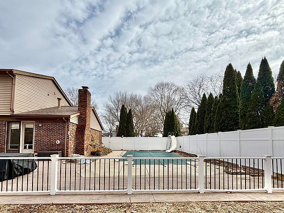 4th image of 705 Venetian Way