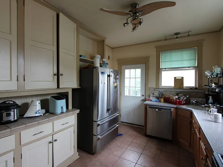 2012 Shady Ave — Photo 3