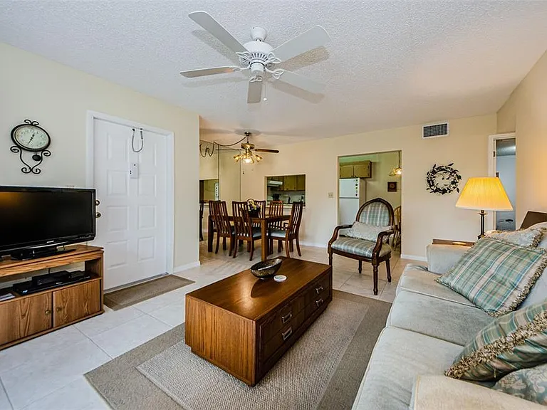 1151 Pine Ridge Cir W #F1 — Photo 11