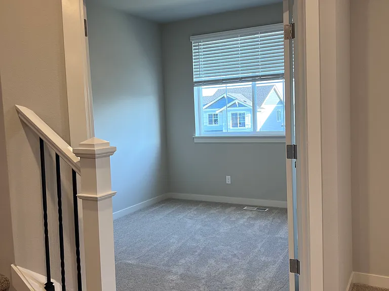 Extra room-Office Space/Kids Playroom