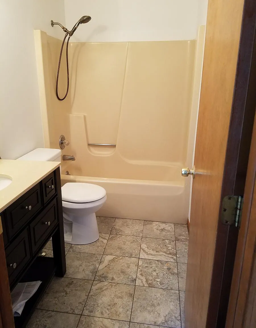 2 bed, 900 sqft, $1,325 — Photo 4