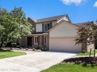 24904 Sutherland Dr, Novi, MI