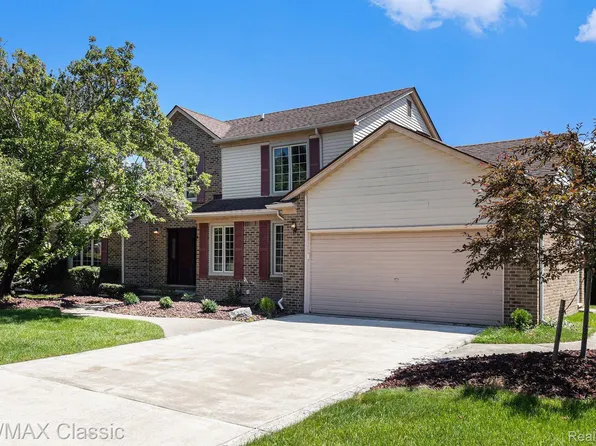 24904 Sutherland Dr, Novi, MI 48374