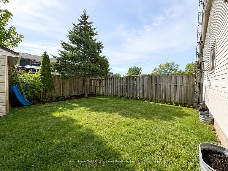 37 Mayfair Dr — Photo 12
