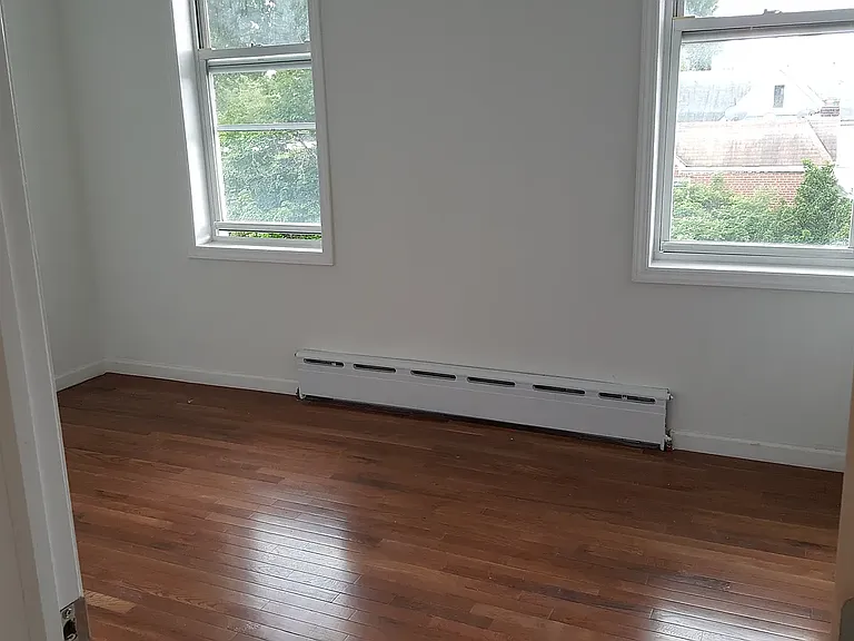1499 E 15th St #3 — Photo 10