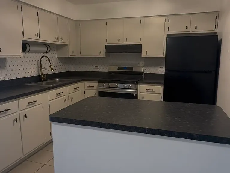 659 E Fullerton Ave — Photo 4