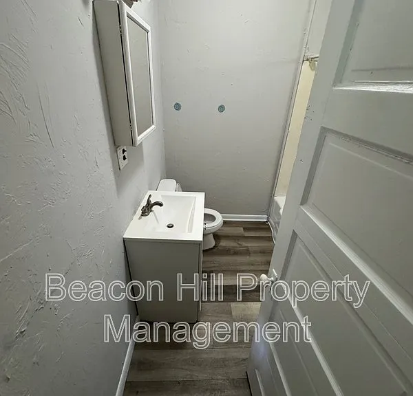5911 Lansing Ave — Photo 9