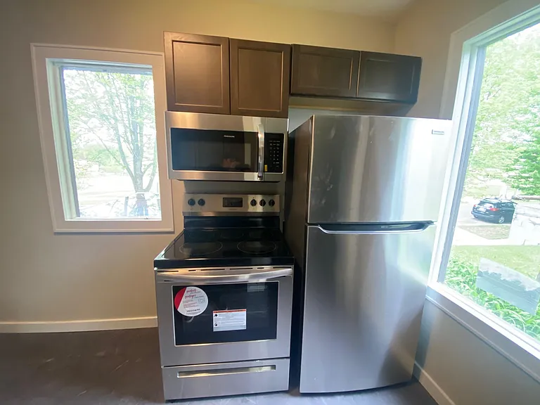 1253 Cleveland Ave N — Photo 8