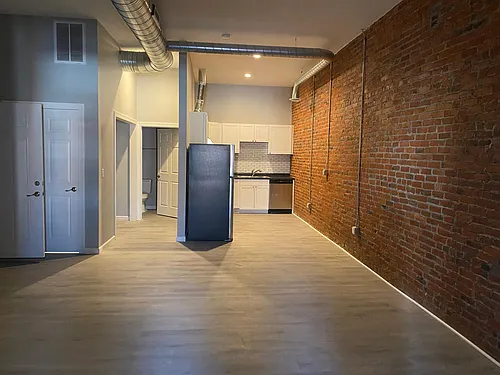 114 N Main St #B Photo 1