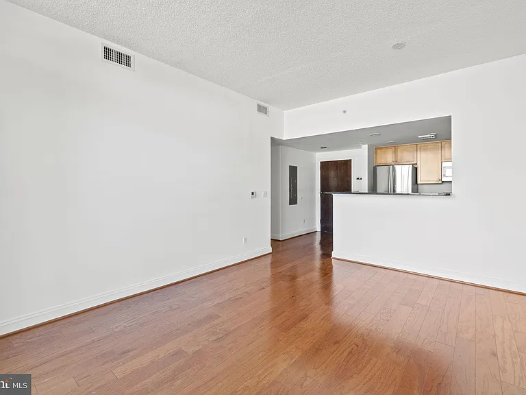 1020 N Highland St #221 — Photo 7