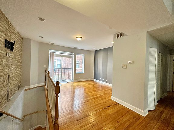 2nd image of 2013 W Jarvis Ave APT 1