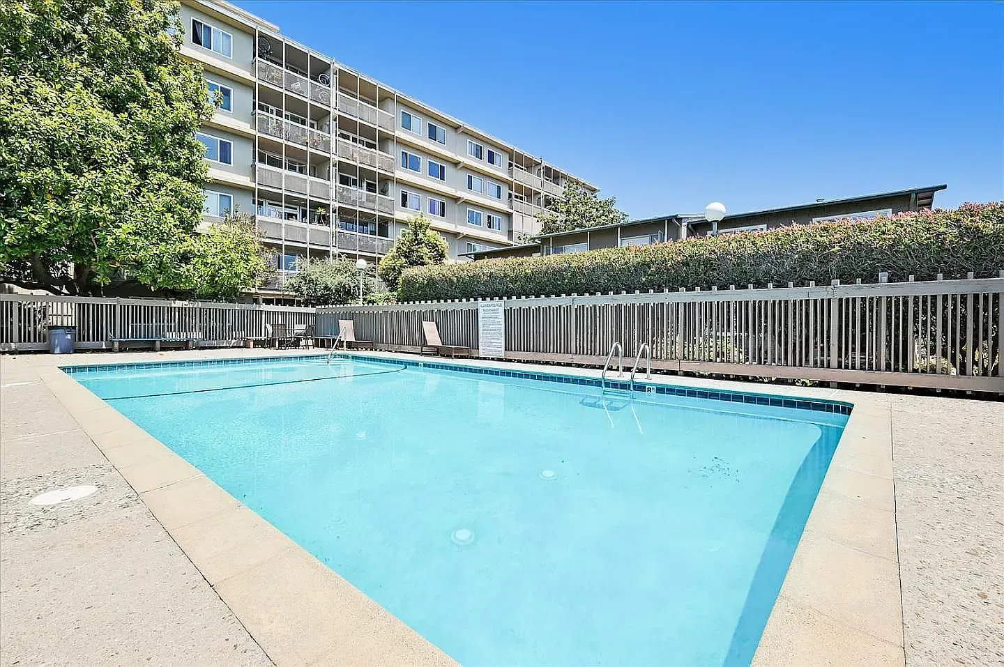 2 bed, 827 sqft, $3,140 — Photo 4