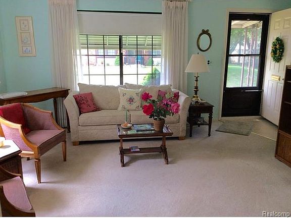3rd image of 40838 Newport Dr