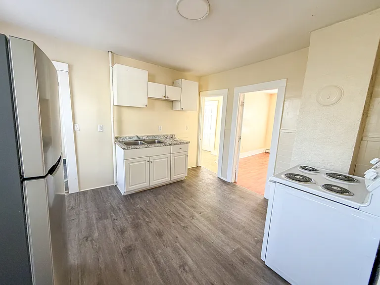 160 Brackett St — Photo 17