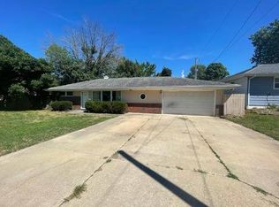 2552 E Wilshire Rd, Springfield, IL 62703