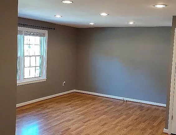 5th image of 822 S Arlington Mill Dr APT 302