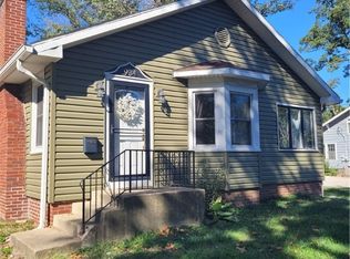 934 2nd St, Charleston, IL 61920