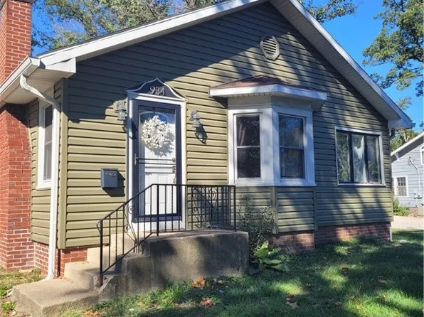 934 2nd St, Charleston, IL 61920