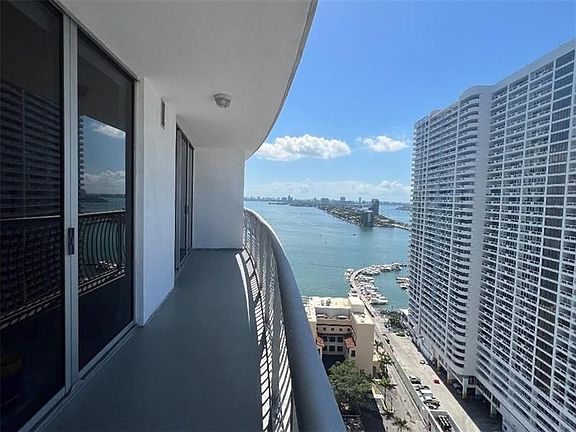 3rd image of 1750 N Bayshore Dr APT 2606