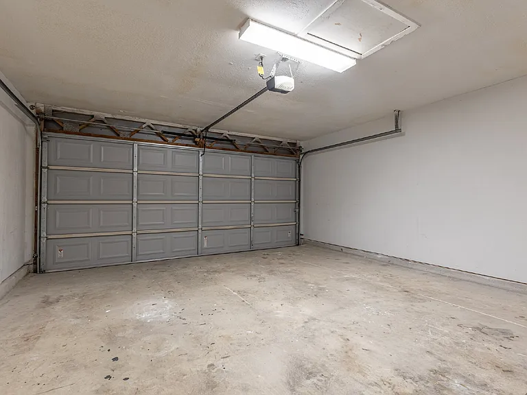 21514 Longwood — Photo 28
