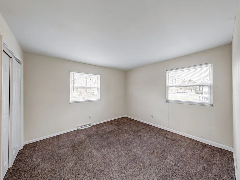 Lawrence Glen Apartments — Photo 12