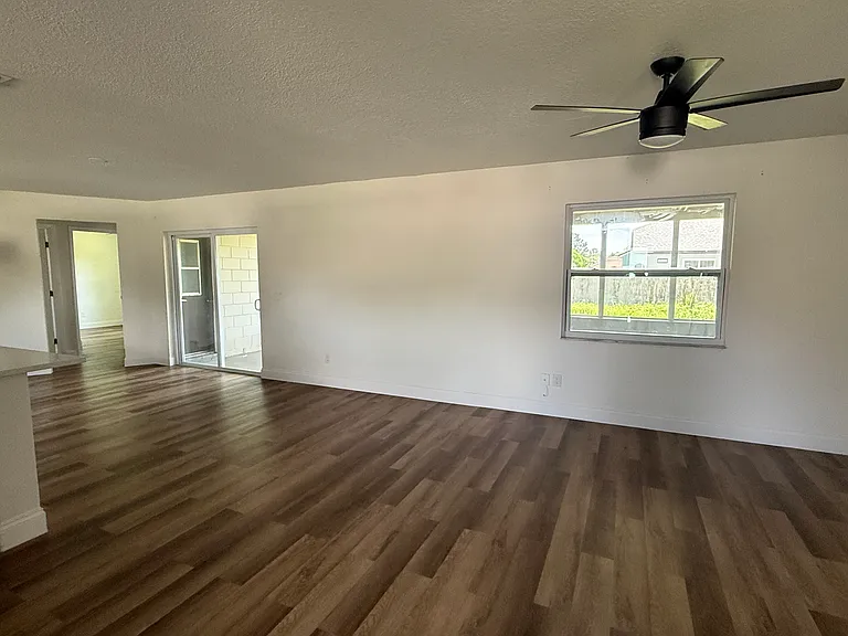 2433 Benjamin Dr — Photo 3