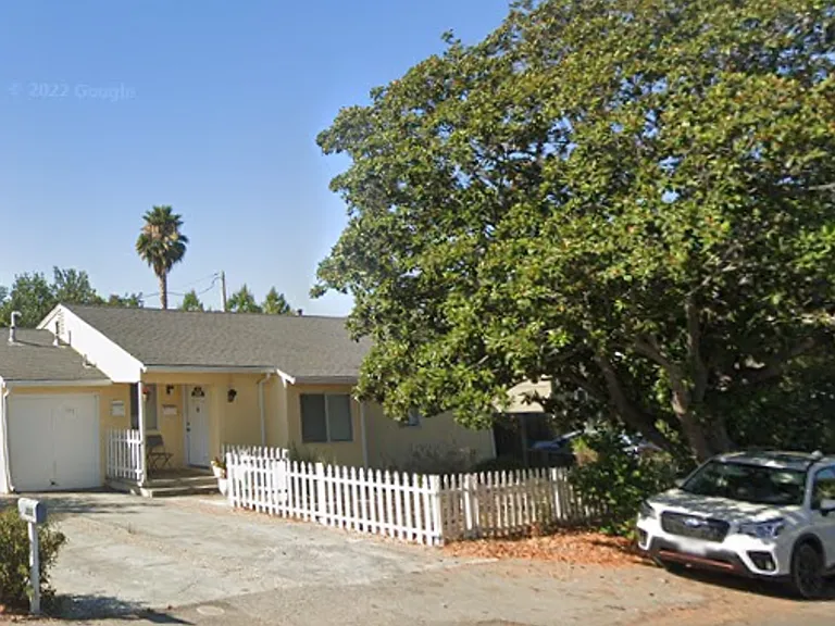 204 W Rosemary Ln — Photo 1