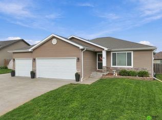 920 Cyprus Blvd, Hickman, NE 68372