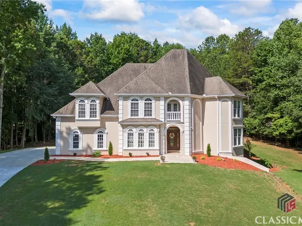 1052 Antrim Glen Drive, Hoschton, GA 30548