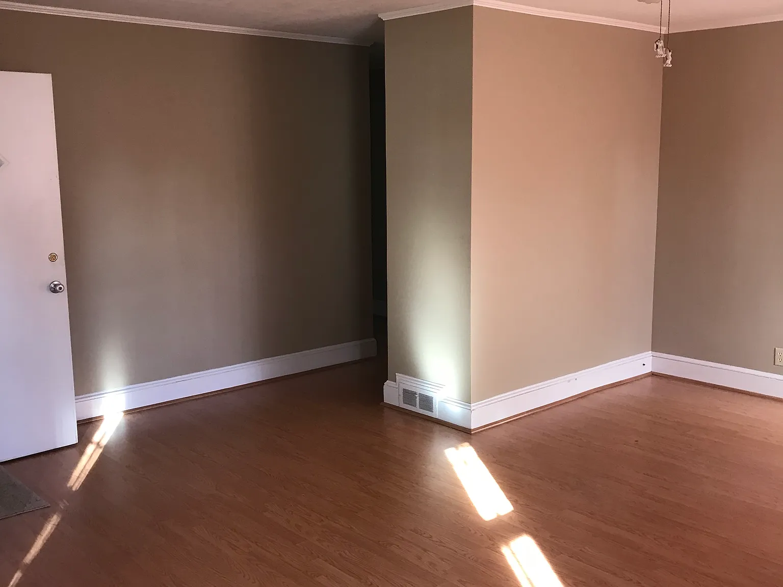 4 bed, 2500 sqft, $2,000 — Photo 3
