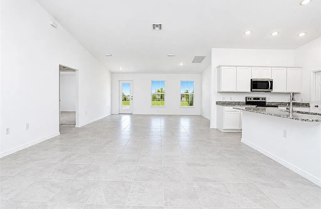 4 bed, 2.0 bath, 1829 sqft, $2,150 — Photo 4