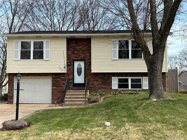 308 Las Olas Dr, Belleville, IL 62221