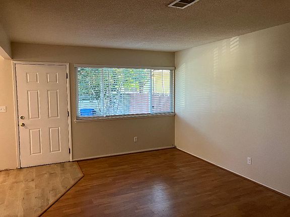 4th image of 2041 Encina Dr