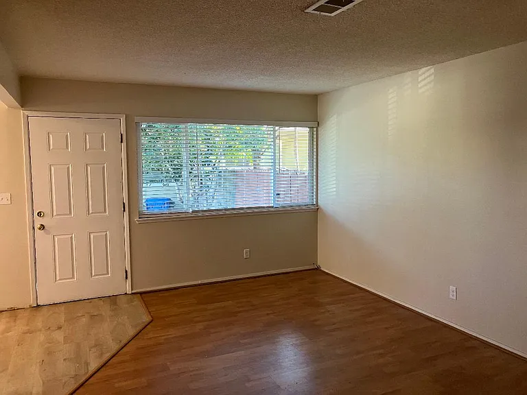 2041 Encina Dr — Photo 4