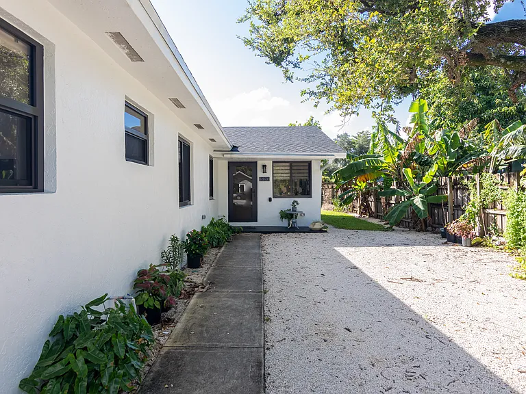 520 NW 94th St — Photo 10