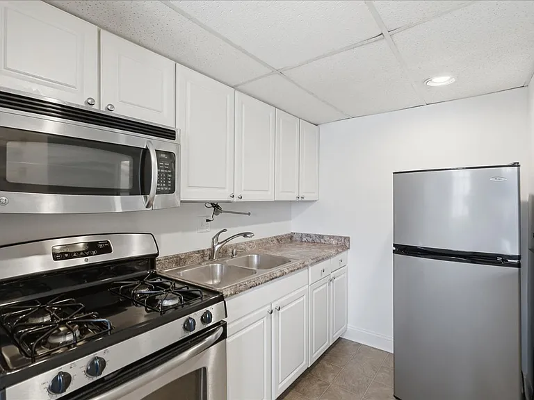 116 N Indian Aly #203 — Photo 4