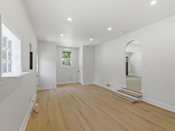 4th image of 225 Garcia Dr