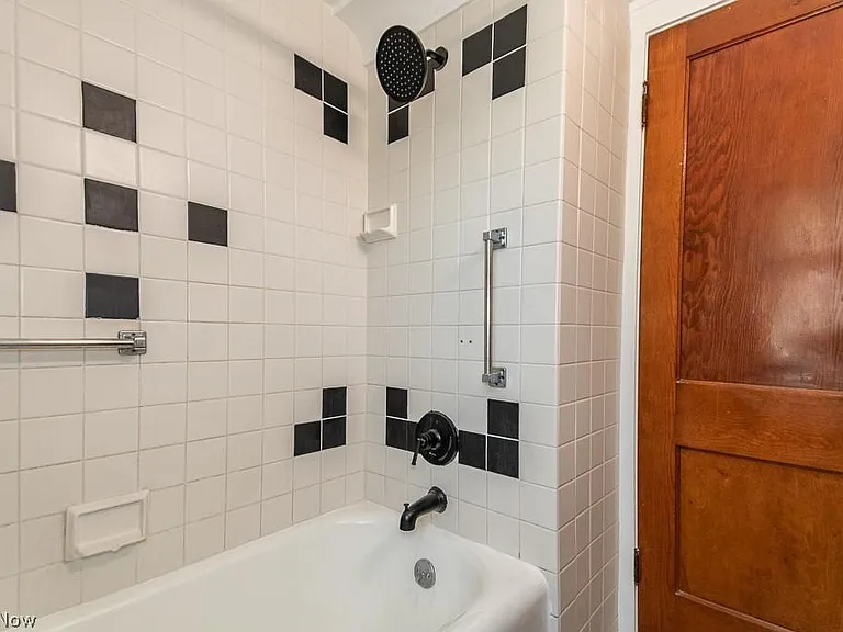 10705 Saint Mark Ave — Photo 30