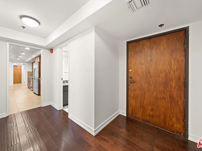 10660 Wilshire Blvd #705 — Photo 30
