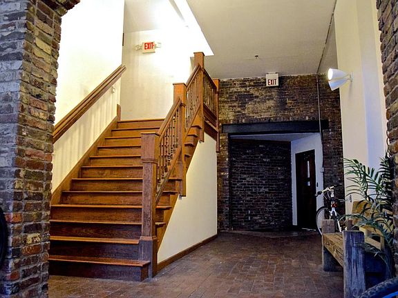 4th image of 105 W Jackson Ave #10